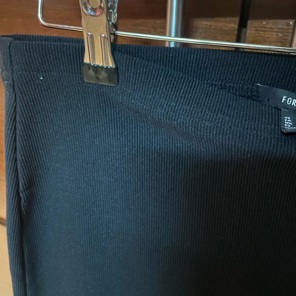 Forever 21ribbed fitted black skirt - Picture 3 of 3